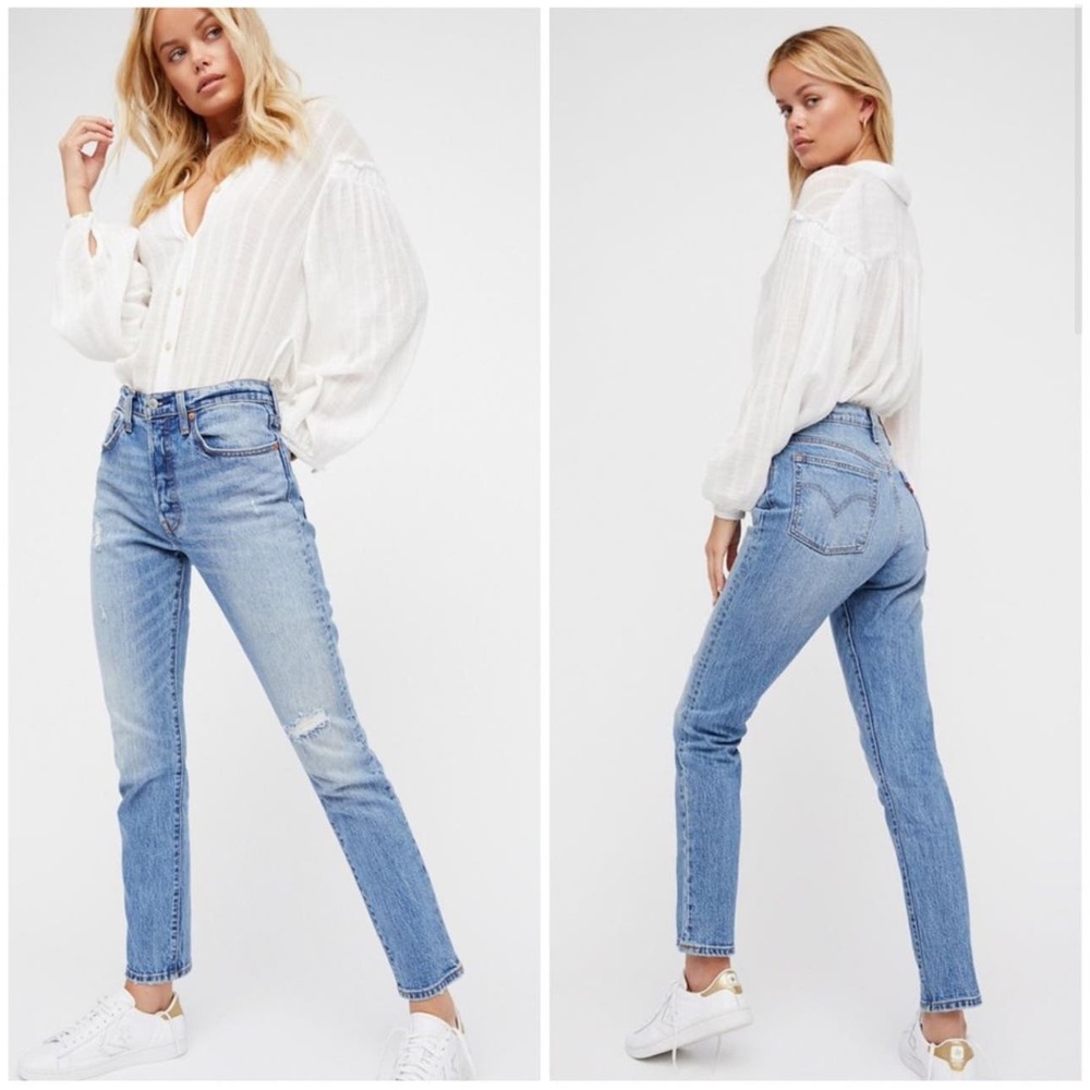 Levi’s Wedgie Fit Icon Straight Leg Jeans Button Fly Distressed Light Blue Wash